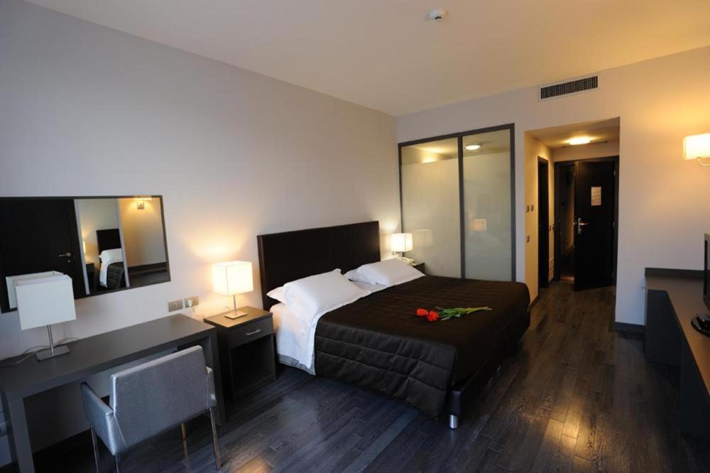 Park Hotel Sporting Teramo Bagian luar foto