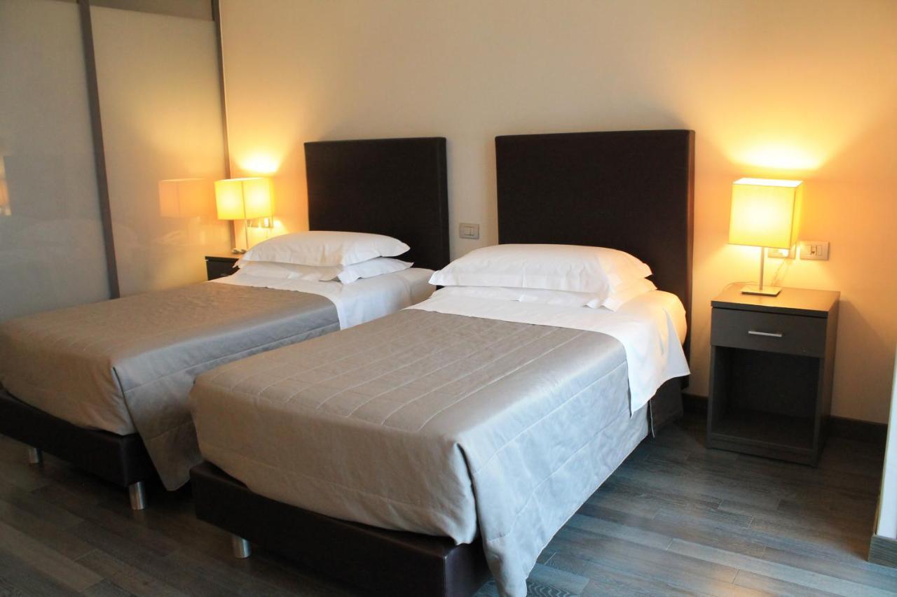 Park Hotel Sporting Teramo Bagian luar foto