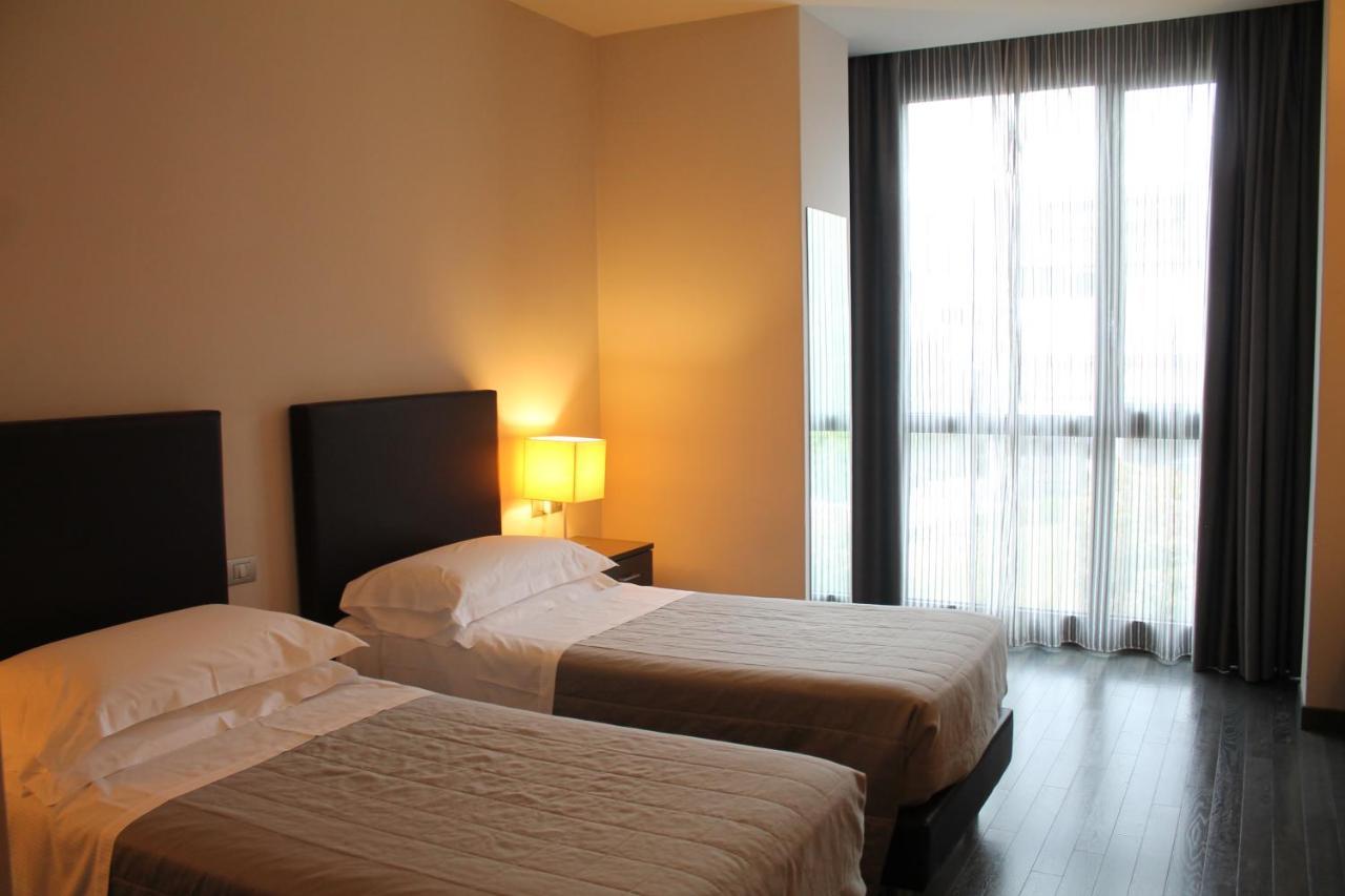 Park Hotel Sporting Teramo Bagian luar foto
