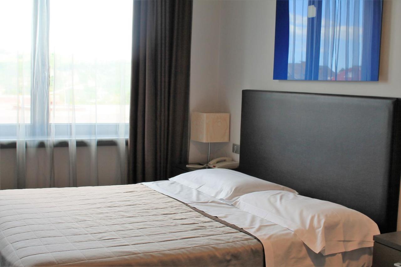 Park Hotel Sporting Teramo Bagian luar foto