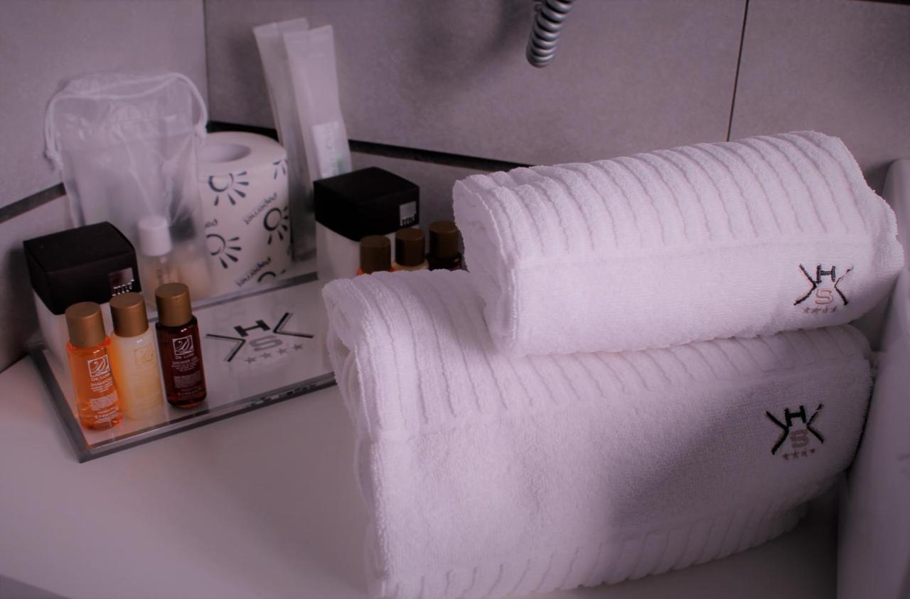 Park Hotel Sporting Teramo Bagian luar foto