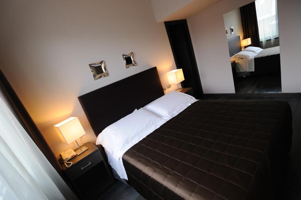 Park Hotel Sporting Teramo Bagian luar foto