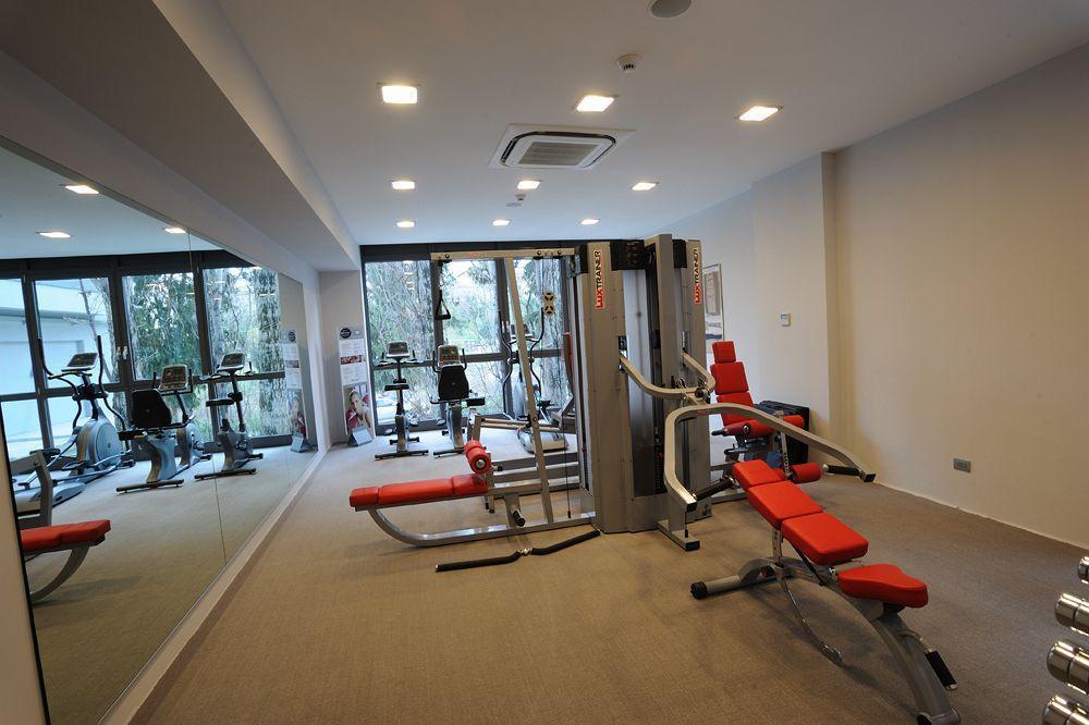 Park Hotel Sporting Teramo Bagian luar foto