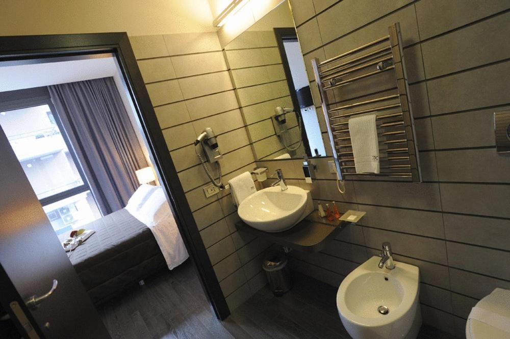 Park Hotel Sporting Teramo Bagian luar foto